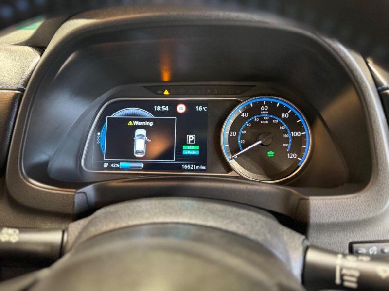 NISSAN LEAF